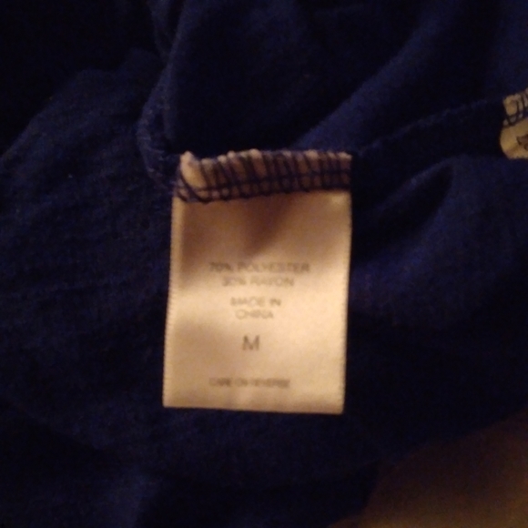 Woman's shoulder or over shoulder top. Can wear either way. - Picture 6 of 6